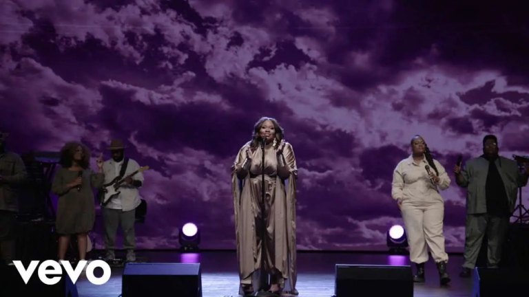 Tasha Cobbs Leonard , Warrior Of Heaven (Performance Video)