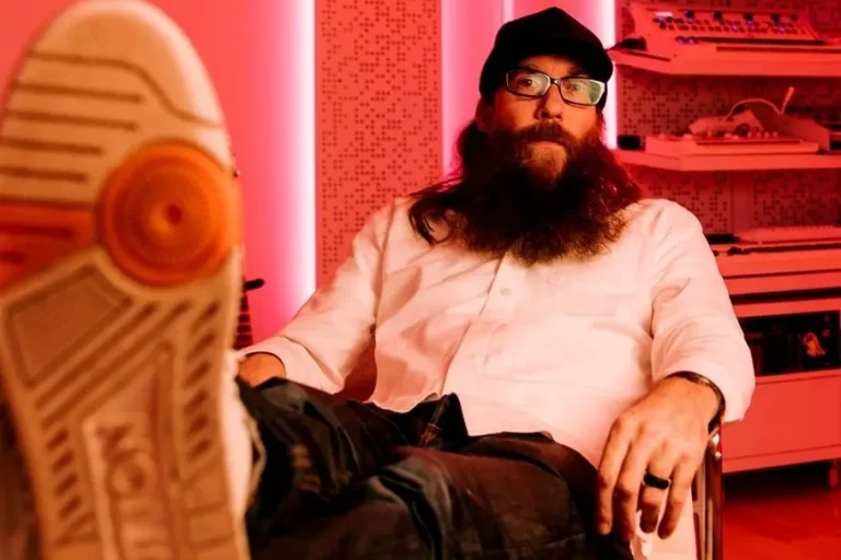 Crowder Goes Behind the Scenes of an Incredible Home Renovation