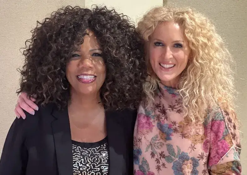 Lynda Randle and Kimberly Schlapman join forces for a passionate rendition of “Give Me Jesus”
