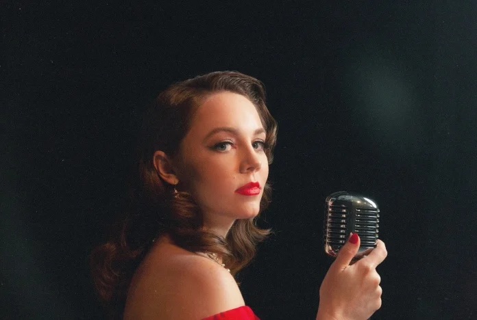 Sarah Reeves Lights Up Christmas With Eight-Track Holiday Album 'More The Merrier'
