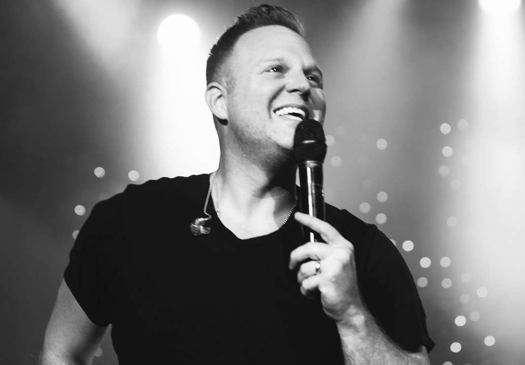 Matthew West in Christmas concert live streaming
