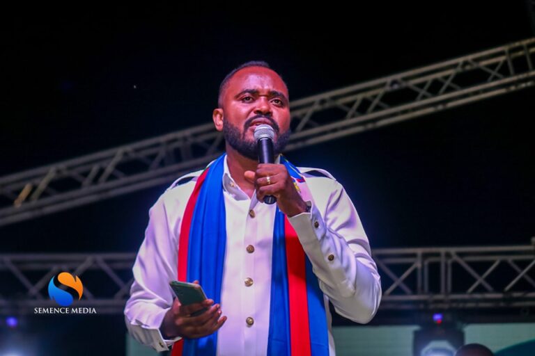 Delly Benson and the First Fruits 𝐝’Adorations 2025: A unique moment of faith