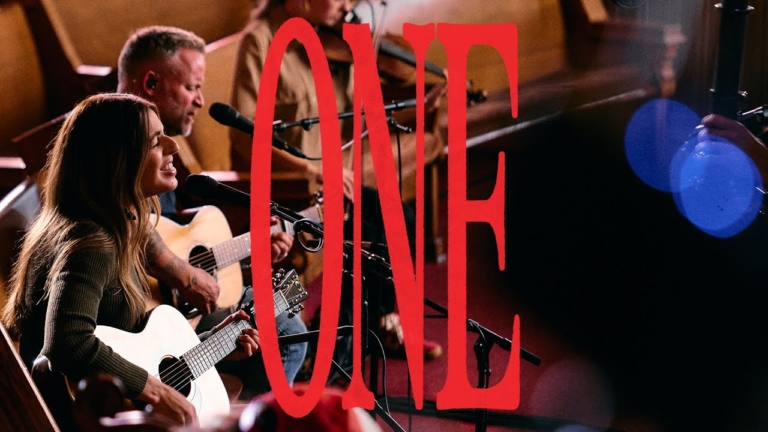 One (Acoustic) – Bethel Music, Brooke Ligertwood & Brian Johnson