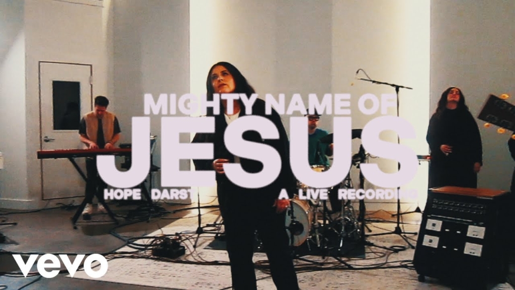 Hope Darst – Mighty Name Of Jesus – Live (Official Video)
