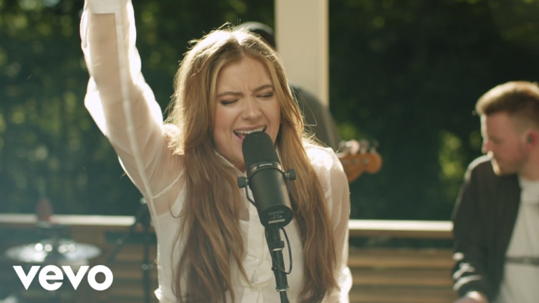 Riley Clemmons – For The Good (Acoustic)