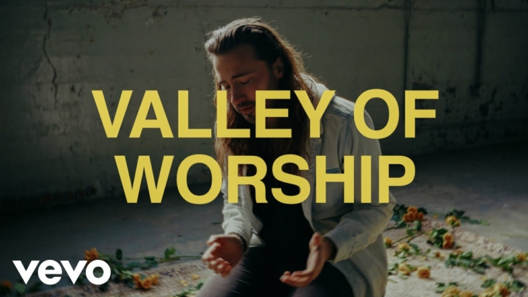 Seph Schlueter – Valley Of Worship (Music Video)