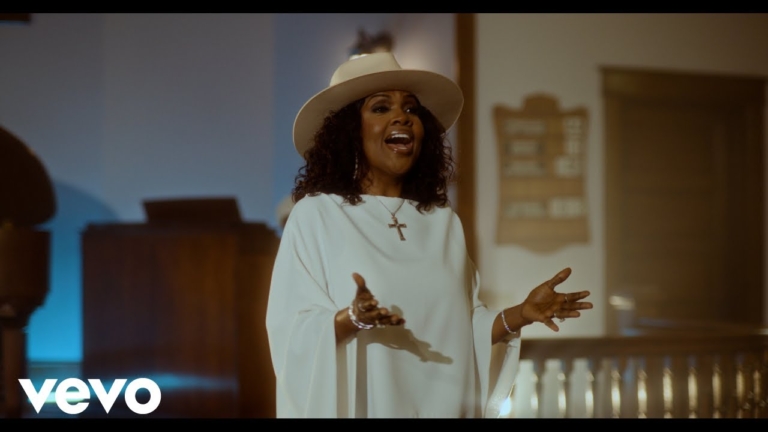 CeCe Winans – Amazing Grace (Official Music Video)