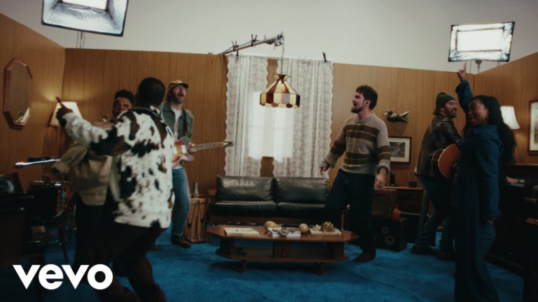We The Kingdom – Glory Glory ft. Crowder (Official Music Video)
