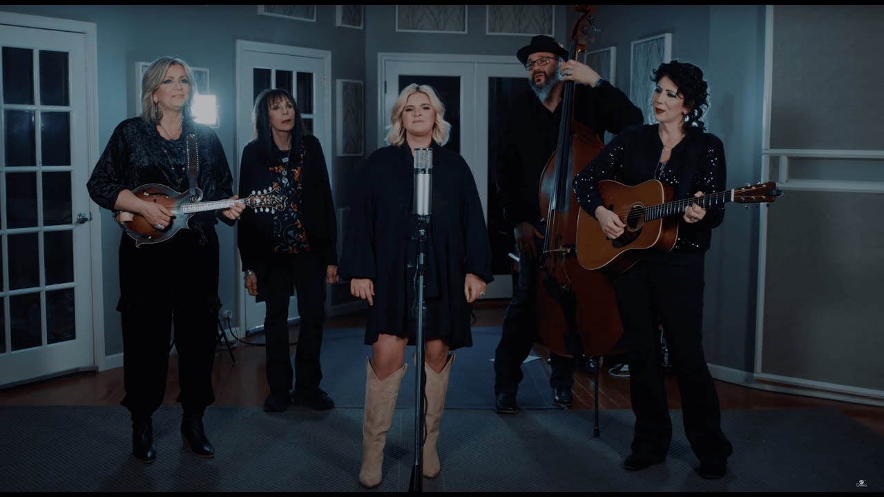 Autumn Nelon & The Isaacs — "God Won't"  (Official Acoustic Performance)