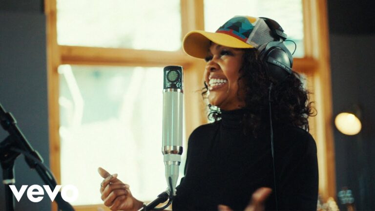 Brandon Lake, CeCe Winans - I Know A Name (with Cece Winans) (Performance Video)